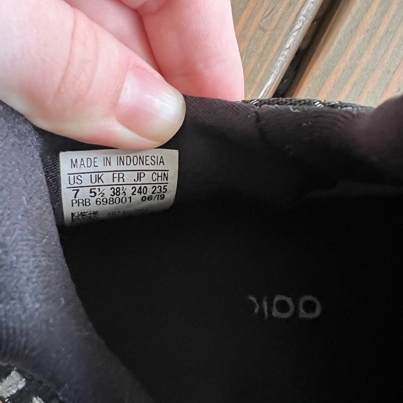 Women’s Adidas Swift Run Tennis Shoes - Picture 4 of 4